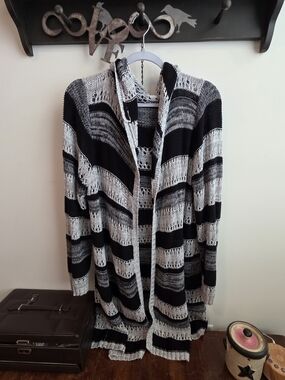 Striped Open-Front Hooded Cardigan Sweater - Black & Gray